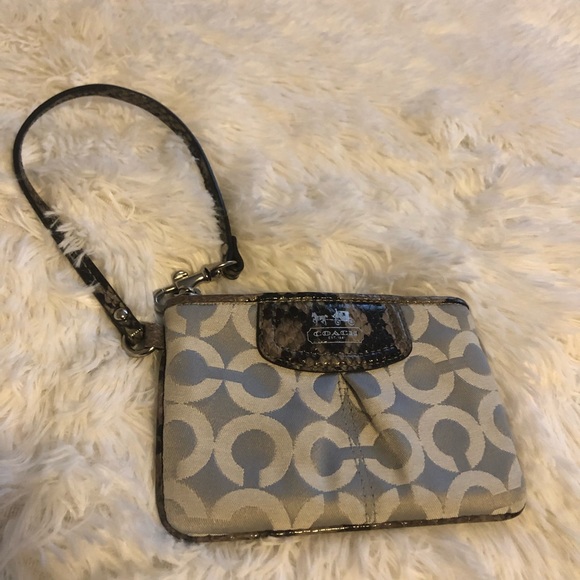 Coach classic C pattern faux snake wristlet - Picture 9 of 11